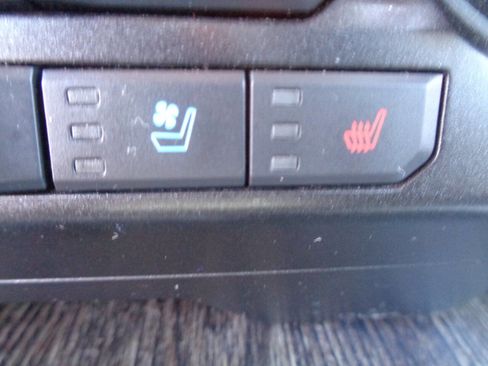 Used 2020 Ford F250 Lariat w/ Chrome Package image 47