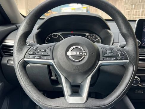 Used 2024 Nissan Altima 2.5 SV FWD image 26
