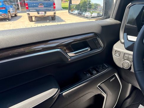 New 2026 Chevrolet Silverado 1500 RST w/ Redline Edition AWD/4WD image 13