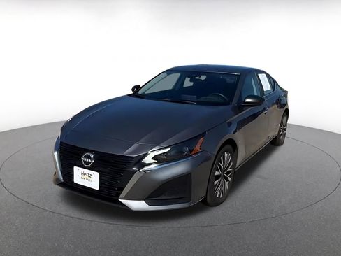 Used 2025 Nissan Altima 2.5 SV FWD image 7