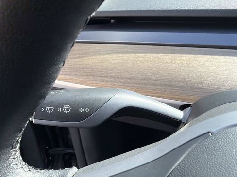 Used 2022 Tesla Model Y Long Range AWD/4WD image 23