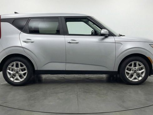 Used 2025 Kia Soul LX w/ LX Technology Package image 11