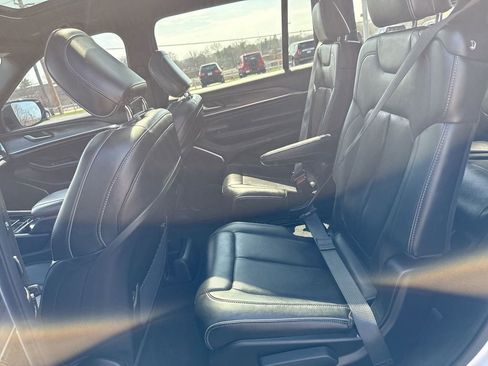 Used 2023 Jeep Grand Cherokee L Overland RWD image 22