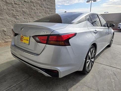 Used 2022 Nissan Altima 2.5 SV w/ SV Premium Package image 5