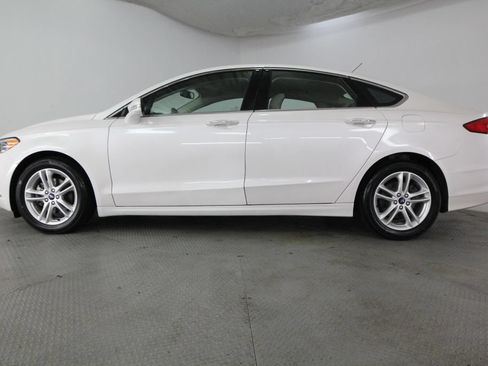 Used 2018 Ford Fusion SE w/ Equipment Group 602A FWD image 4