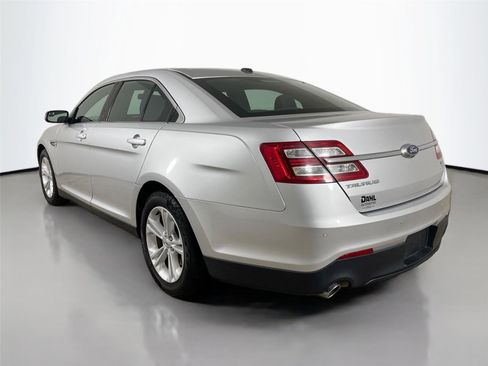 Used 2015 Ford Taurus SEL image 5