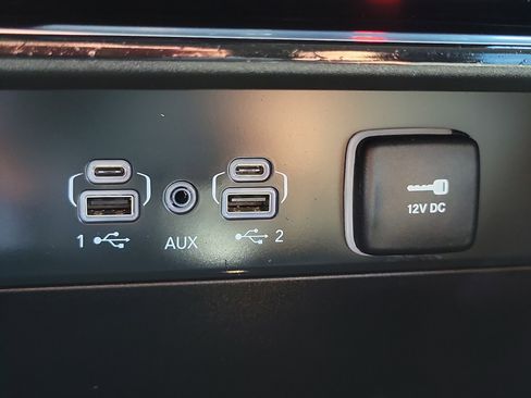 Used 2024 Jeep Grand Cherokee Limited w/ Black Appearance Package image 24