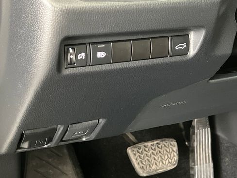 Used 2020 Toyota RAV4 XLE w/ Convenience Package image 38