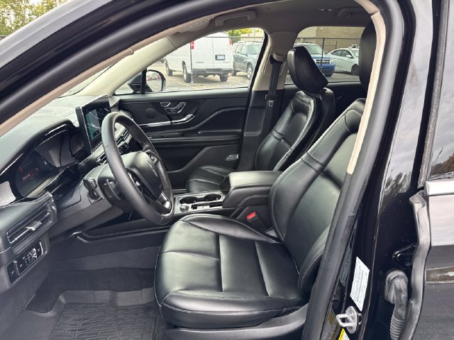 Used 2023 Lincoln Corsair AWD image 12