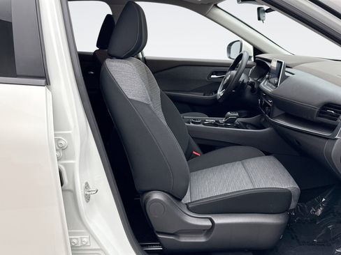 Used 2023 Nissan Rogue SV image 16