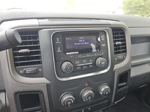 Used 2014 RAM 1500 Express RWD image 20