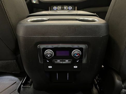 Used 2022 Chevrolet Tahoe High Country AWD/4WD image 15