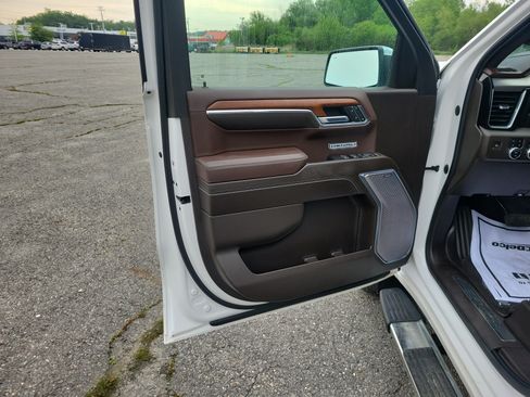 Used 2023 GMC Sierra 1500 Denali w/ Technology Package AWD/4WD image 15