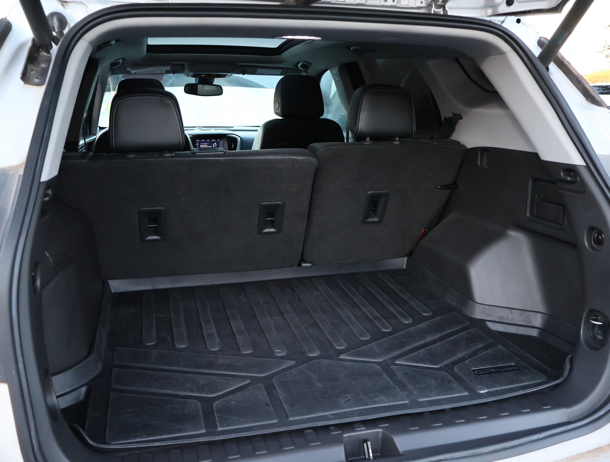 Used 2022 GMC Terrain SLT w/ Infotainment Package II FWD image 28