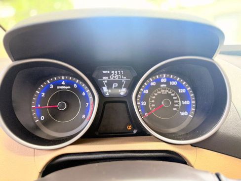 Used 2012 Hyundai Elantra GLS FWD image 15