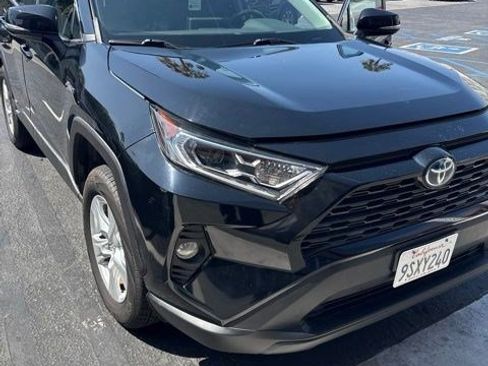 Used 2019 Toyota RAV4 XLE w/ Carpet Mat Package AWD/4WD image 3