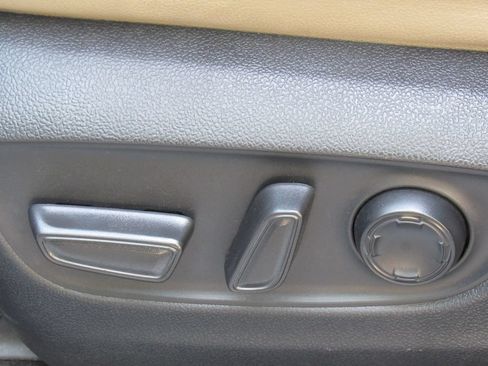 Used 2023 Toyota Sienna XLE w/ XLE Plus Package AWD/4WD image 13