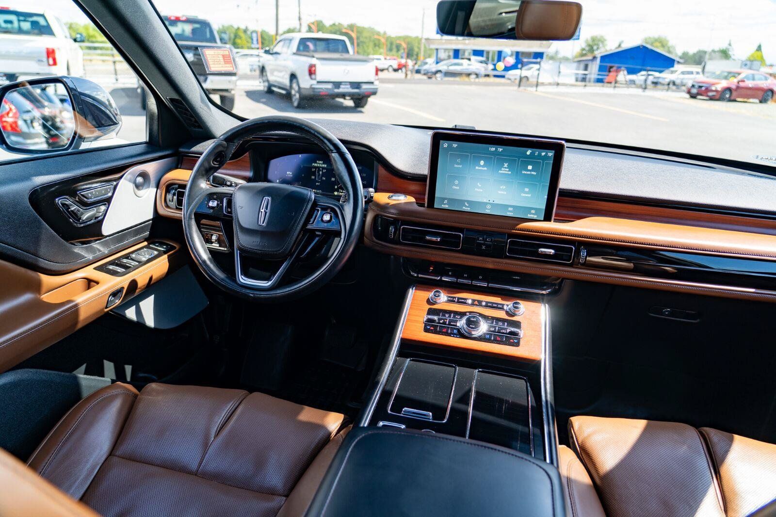 Used 2021 Lincoln Aviator Grand Touring w/ Equipment Group 302A AWD/4WD image 18