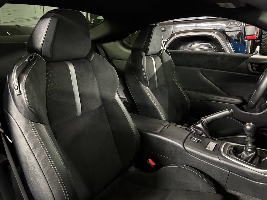 Used 2023 Toyota GR86 Premium w/ ALL Weather Mat Package (TMS) RWD image 32