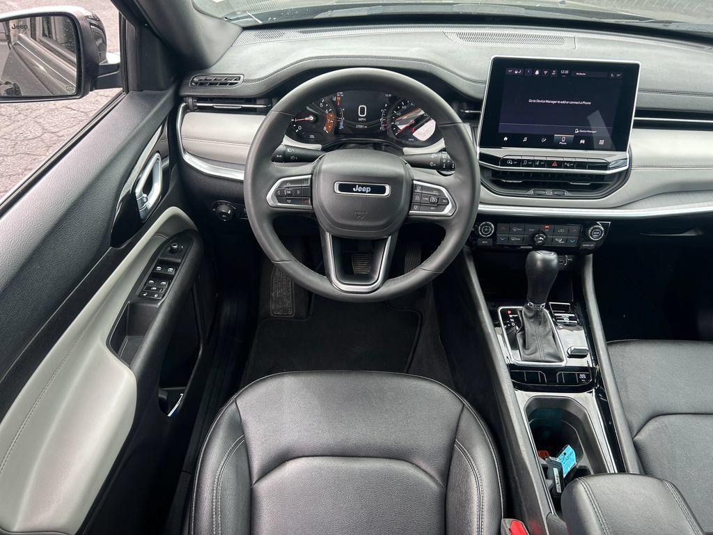 Used 2025 Jeep Compass Limited AWD/4WD image 29