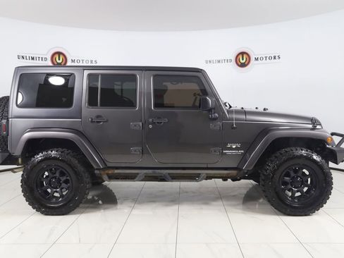 Used 2016 Jeep Wrangler Unlimited Sahara w/ Dual Top Group AWD/4WD image 2