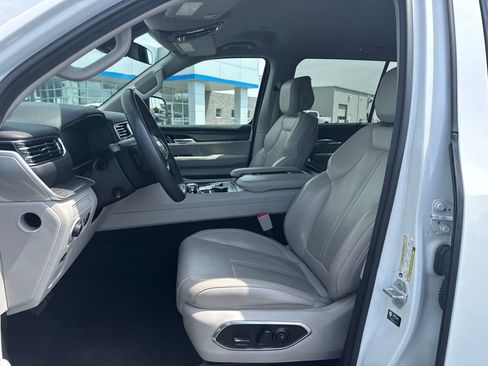 Used 2023 Jeep Wagoneer L Series II AWD/4WD image 23