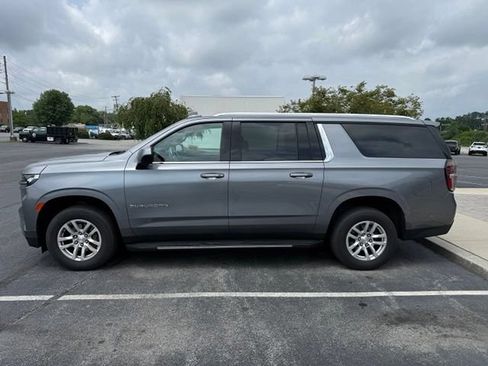 Used 2021 Chevrolet Suburban LT AWD/4WD image 4