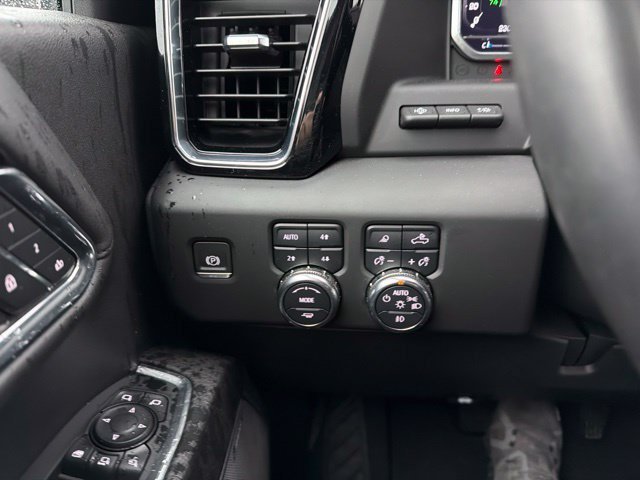 Used 2024 GMC Sierra 2500 Denali w/ Denali Reserve Package AWD/4WD image 18
