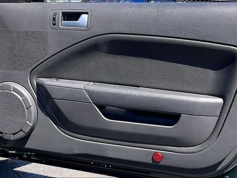 Used 2009 Ford Mustang GT RWD image 19