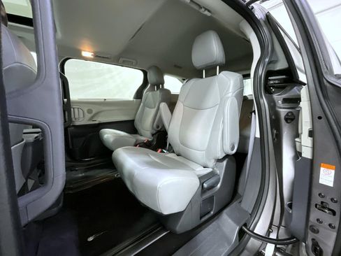 Used 2024 Toyota Sienna XLE image 19