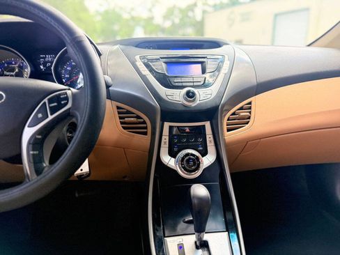 Used 2012 Hyundai Elantra GLS image 14