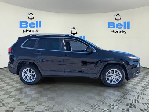 Used 2018 Jeep Cherokee Latitude Plus w/ Comfort/Convenience Group image 5