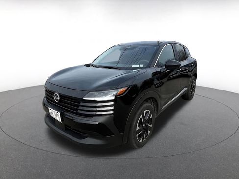 Used 2025 Nissan Kicks SV image 3