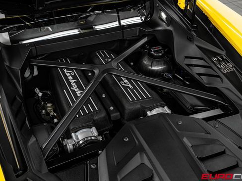 Used 2021 Lamborghini Huracan EVO RWD image 19
