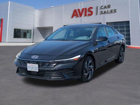 Used 2025 Hyundai Elantra SEL FWD image 1