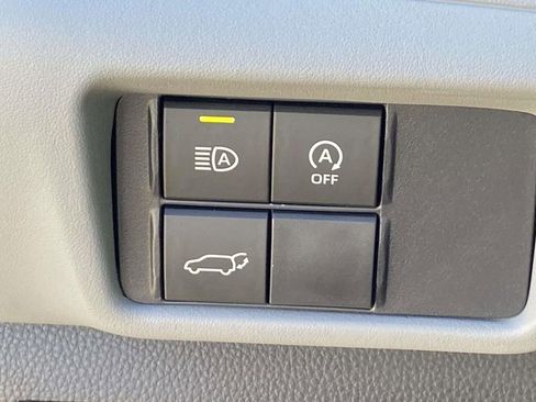 Used 2025 Toyota Highlander LE image 30