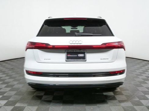 Certified 2022 Audi e-tron Premium image 27