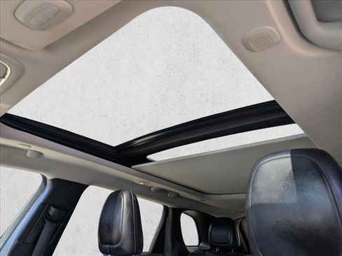 Used 2020 Jeep Cherokee Limited image 16