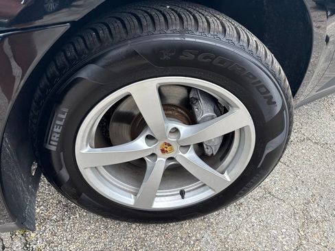 Used 2018 Porsche Macan w/ Driver Memory Package AWD/4WD image 2