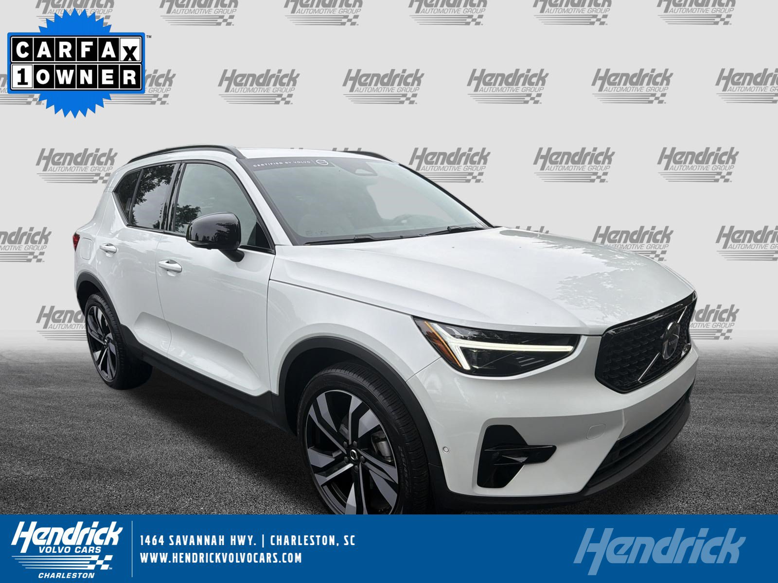 Certified 2024 Volvo XC40 B5 Plus AWD/4WD image 1