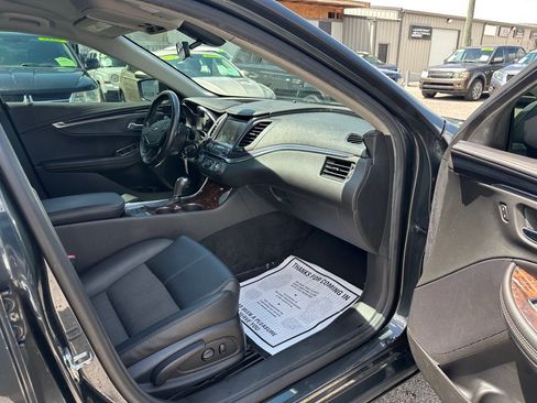 Used 2015 Chevrolet Impala LT FWD image 12