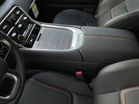 New 2026 Nissan Armada SL image 38