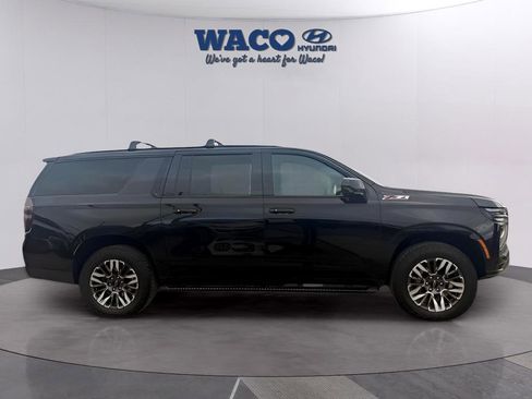 Used 2025 Chevrolet Suburban Z71 image 15