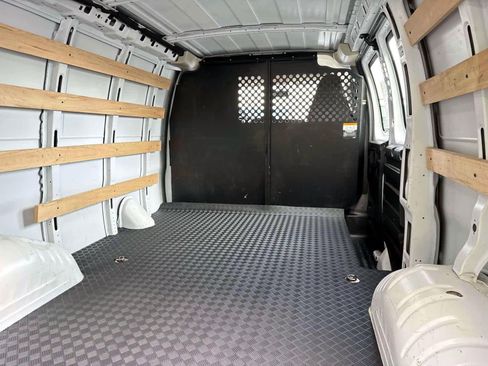 Used 2023 GMC Savana 2500 image 9