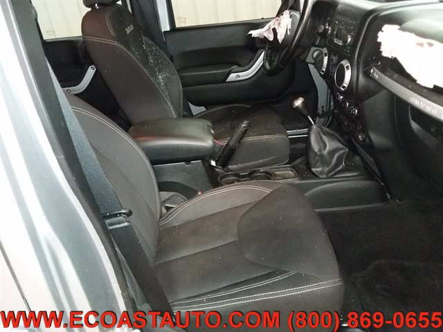 Used 2017 Jeep Wrangler Unlimited Sahara AWD/4WD image 14