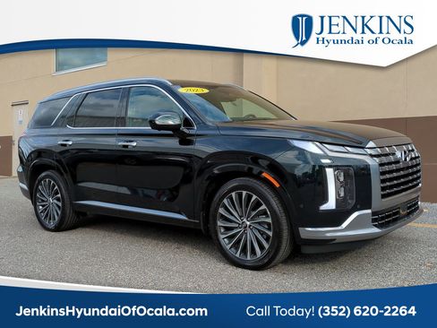 Used 2023 Hyundai Palisade Calligraphy image 1