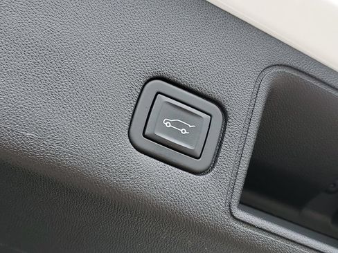 Certified 2023 GMC Terrain SLE w/ Driver Convenience Package FWD image 36