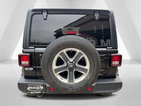 Used 2021 Jeep Wrangler Unlimited Sahara image 5
