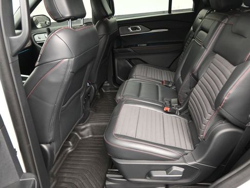 Used 2025 Ford Explorer ST-Line w/ Premium Package image 14