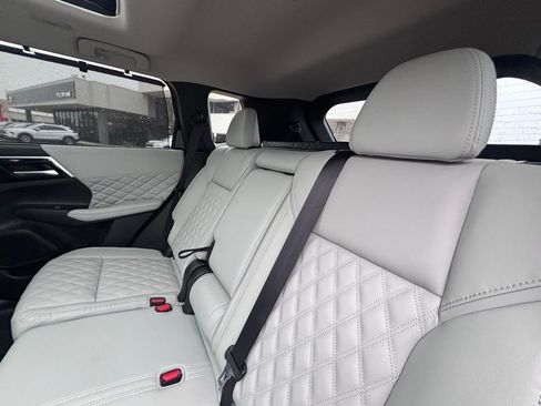 Used 2024 Mitsubishi Outlander SEL image 15